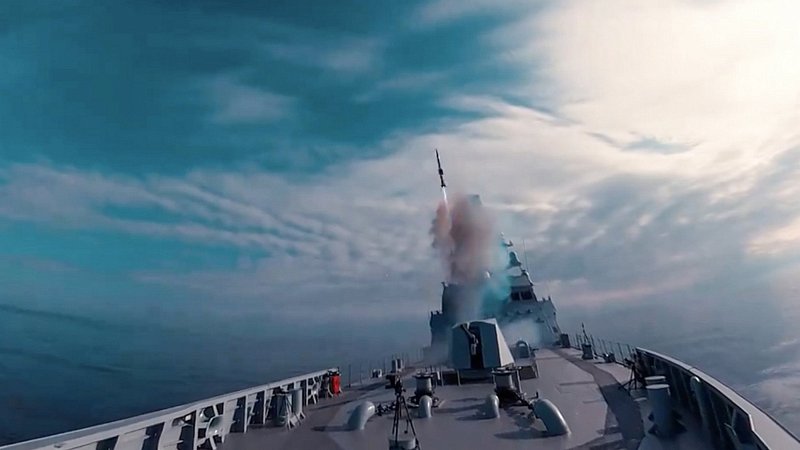 Запуск зенитной ракеты с борта фрегата "Стамбул", Турция